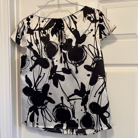 Marks & Spencer AUTOGRAPH Black and White Abstract Blouse. Size 4. EUC - Picture 2 of 7